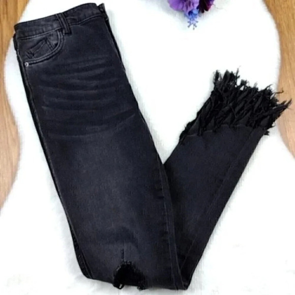 F21 Women's High Rise Distressed Black Skinny Jeans - Picture 6 of 11